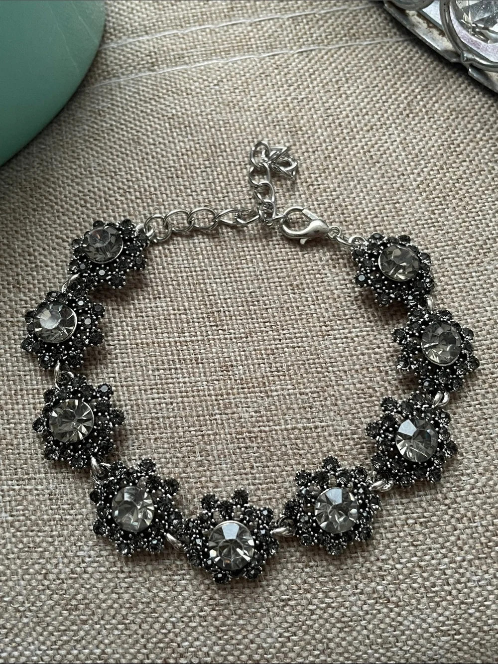✨Vintage Look Black and Silver Crystal Floral Bracelet✨NEW